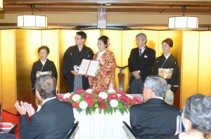 代々受け継がれている色打掛で素敵な人前式～神楽坂店～