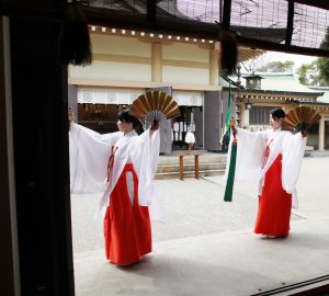 和装結婚式「巫女舞」