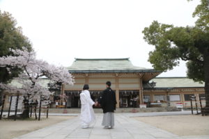 生國魂神社桜和装結婚式